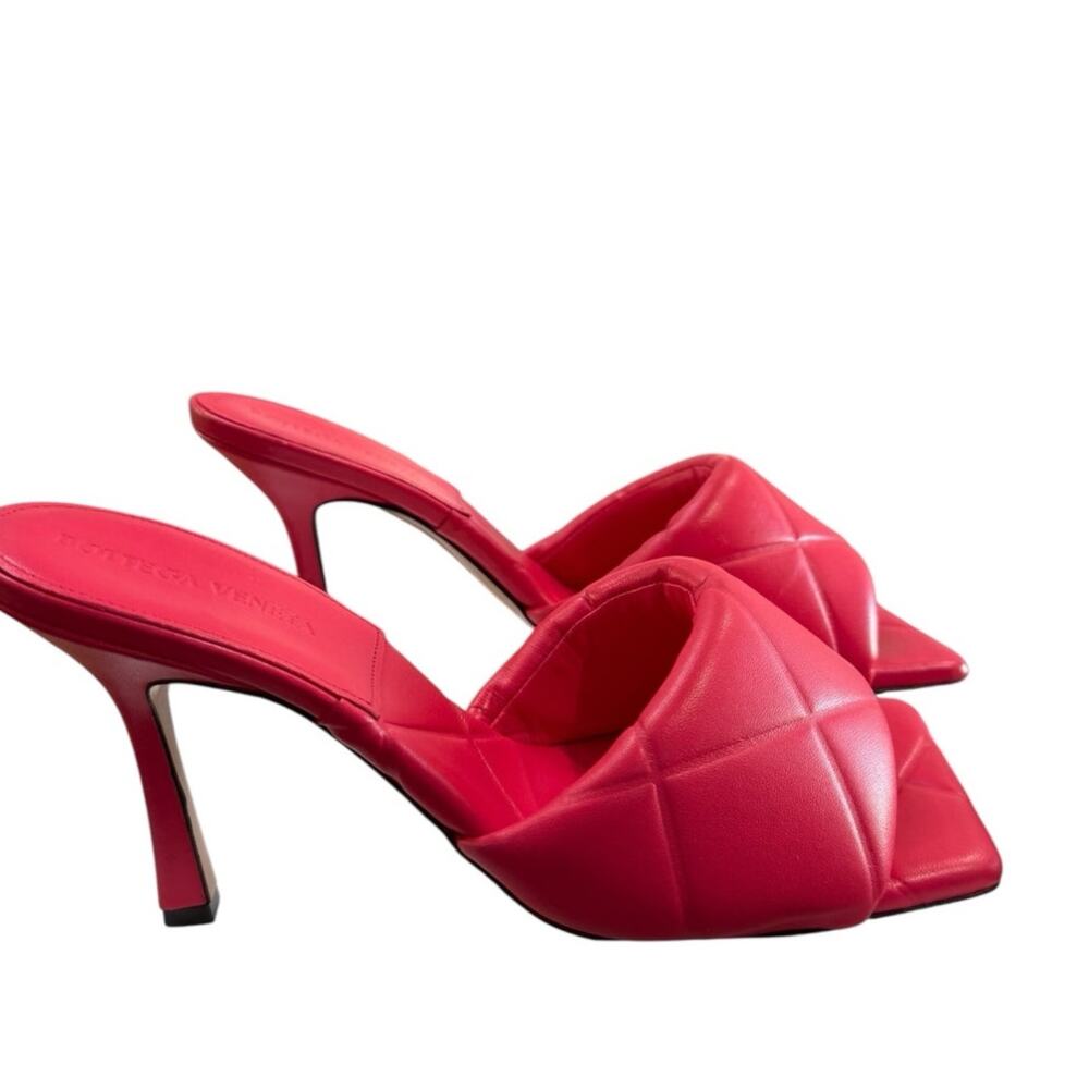 Bottega Veneta Padded Mule in Berry Pink. Size 39 (8.5-9)